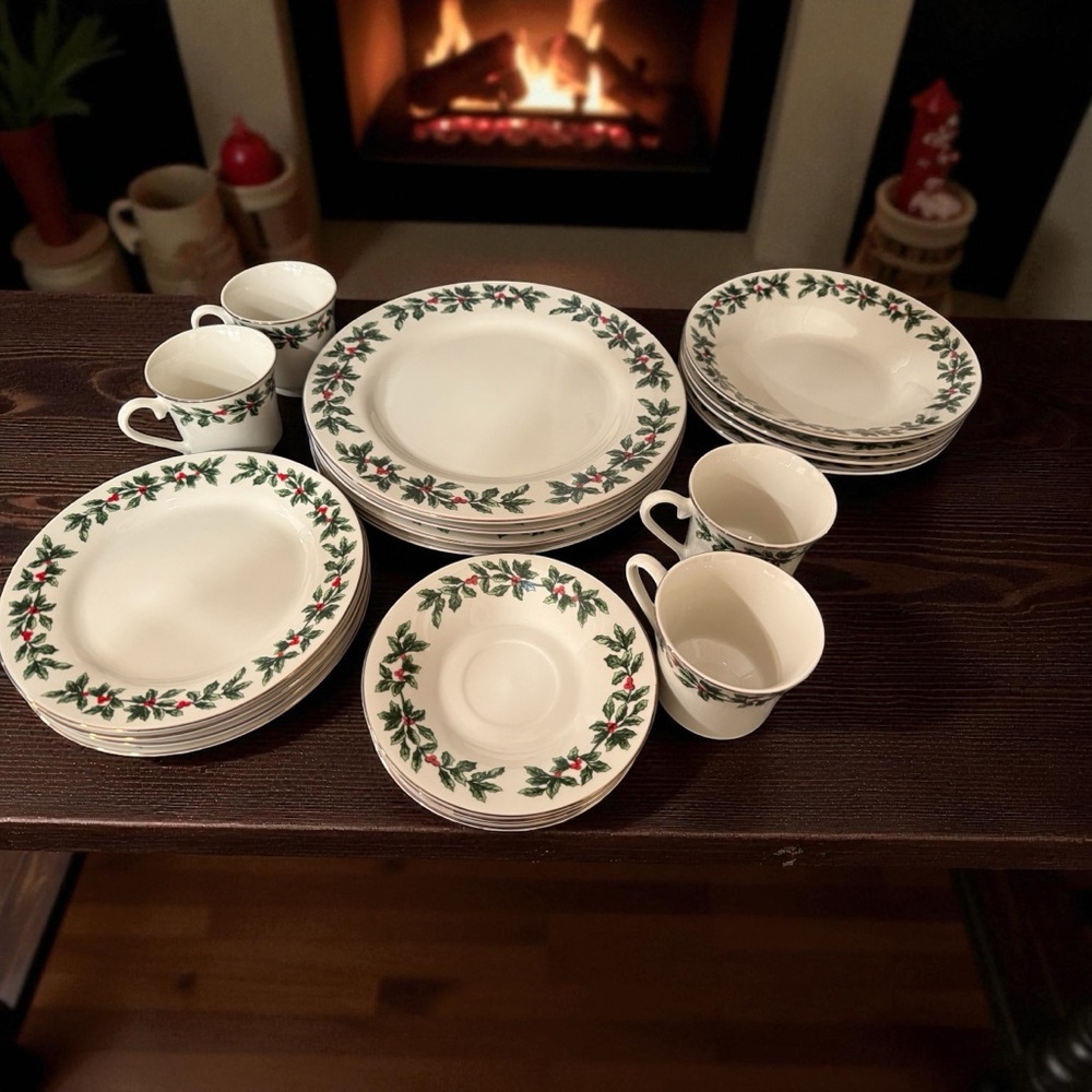 Baum Bros Holly Collection 20pc Dinnerware Set- 4 Complete 5pc Place Settings - Picture 4 of 12